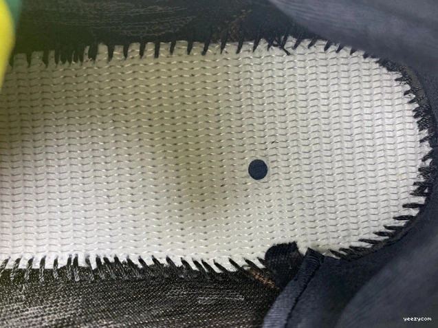 GY0189 V3 YEEZY 700 ADIDAS 0923